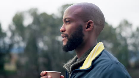 Taza-De-Café,-Naturaleza-O-Rostro-De-Hombre-Bebiendo-Cacao