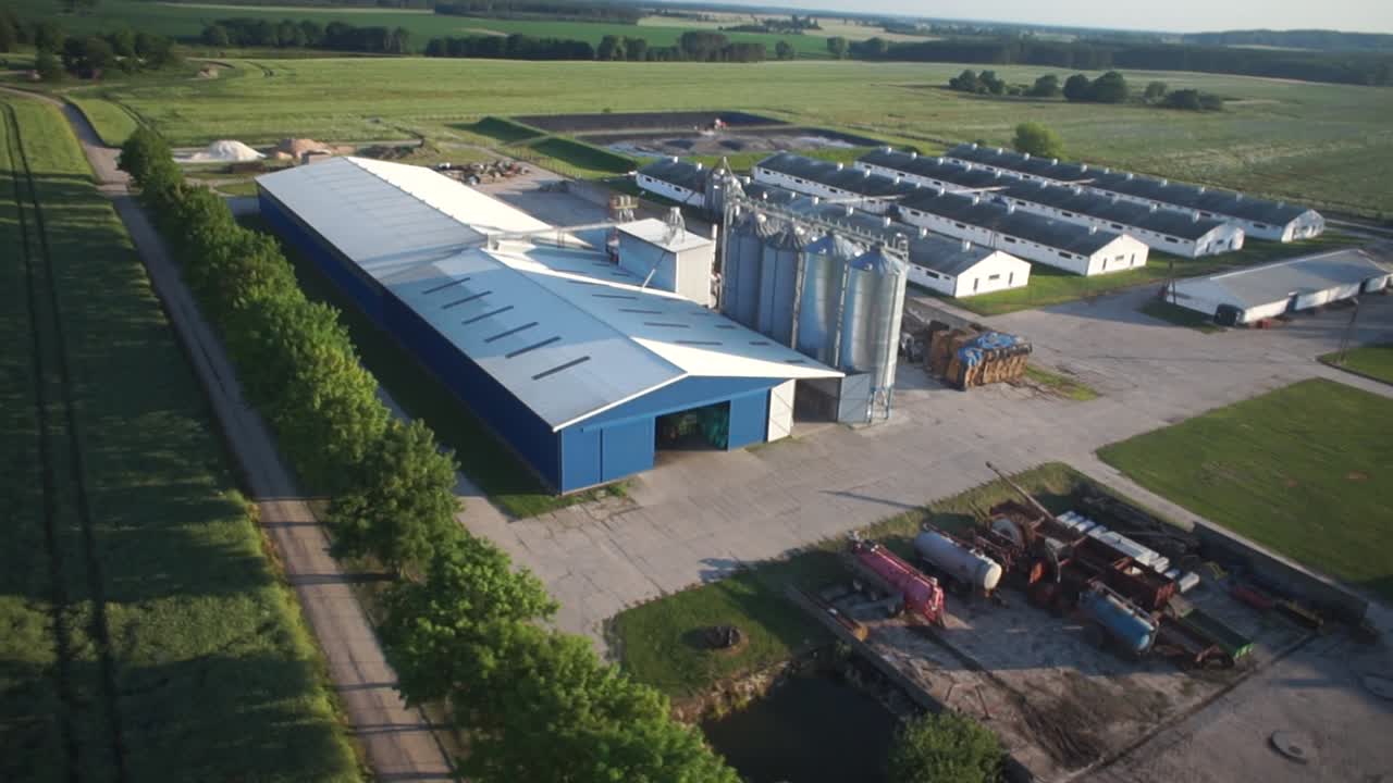 imágenes aéreas sobre la granja actual