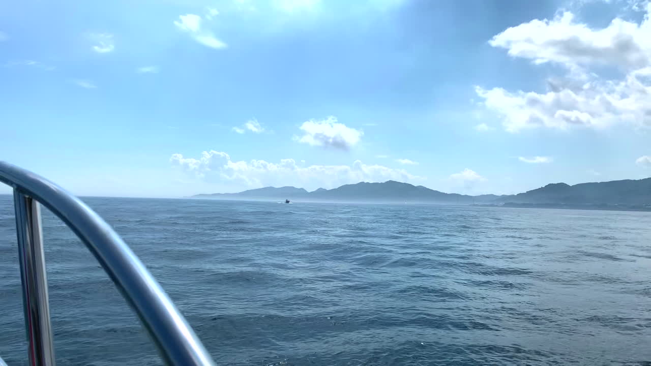 Ship shakes at high waves