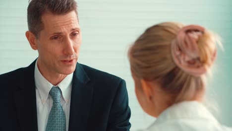 werkzoekende tijdens een sollicitatiegesprek met de manager