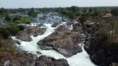 Una-Pequeña-Parte-De-Las-Famosas-Cataratas-Khon-Phapheng