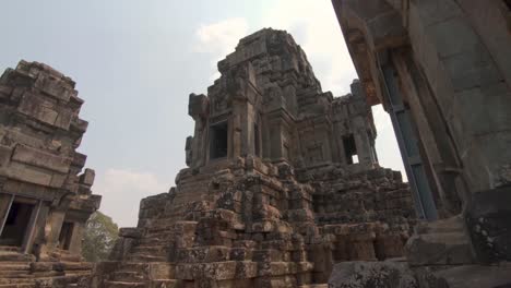ruinas del templo ta keo y las torres del santuario en angkor thom, camboya, punto de vista cinematográfico pov
