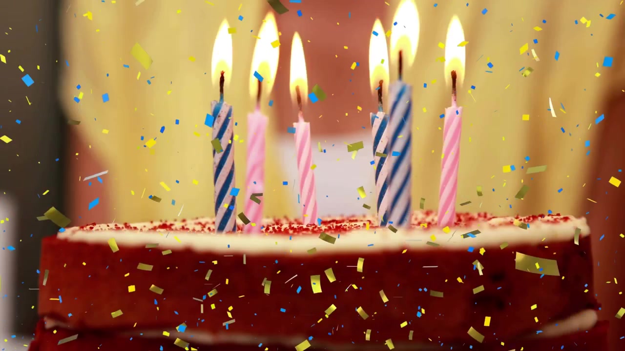 Animazione di coriandoli che cadono su candele su una torta di compleanno