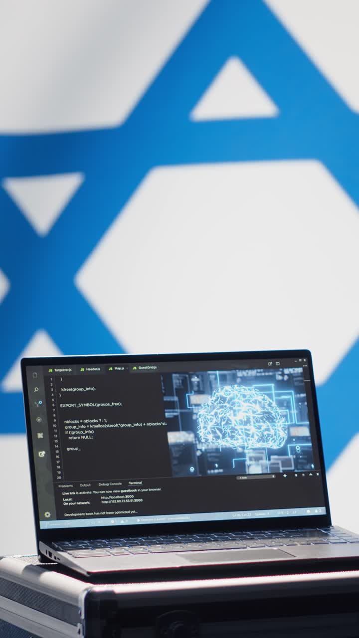 Video verticale: Tecnico che lavora per il Mossad creando account bot di intelligenza artificiale