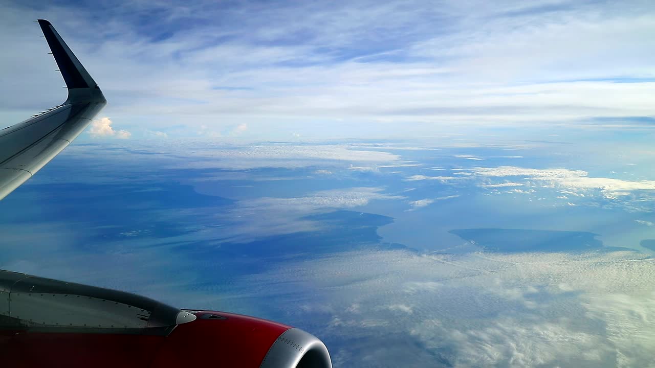 Langit biru yang indah dan tenang