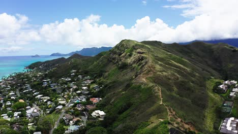 Drone-shot-of-the-Lanikai-Pillbox-hiking-peak-in-Hawaii-overlooking-the-valley