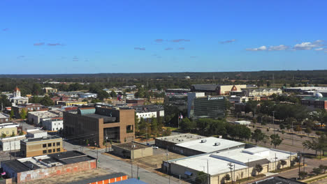 Vista-Aérea-Del-Centro-De-Tupelo-Mississippi-Que-Muestra-El-Banco-De-Cadencia-Y-Otros-Edificios.