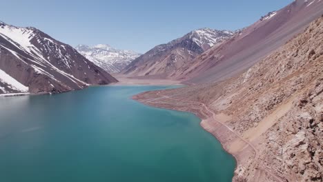 Dramatische-Landschaft-Des-Reservoirs-El-Gips-In-Der