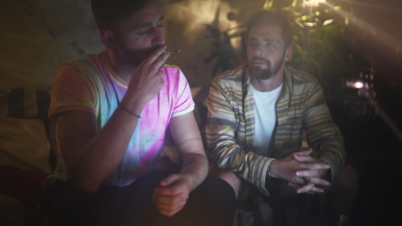 안개보다 먼저 불꽃이 나옵니다.