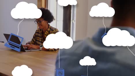 Animation-Von-Cloud--Und-Digitalen-Symbolen-über-Einer-Geschäftsfrau,-Die-Einen-Laptop-Verwendet