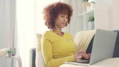 Portrait-of-a-black-woman-working-remotely