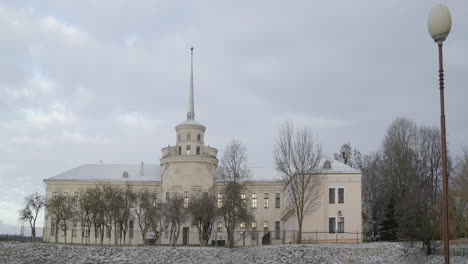 escena de invierno de un edificio histórico