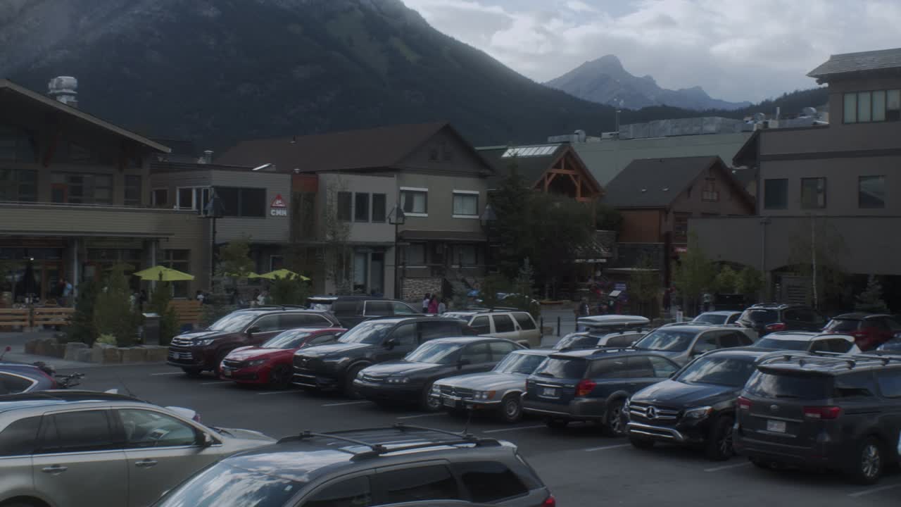 Full parking lot in downtown Banff with mountains in Banff