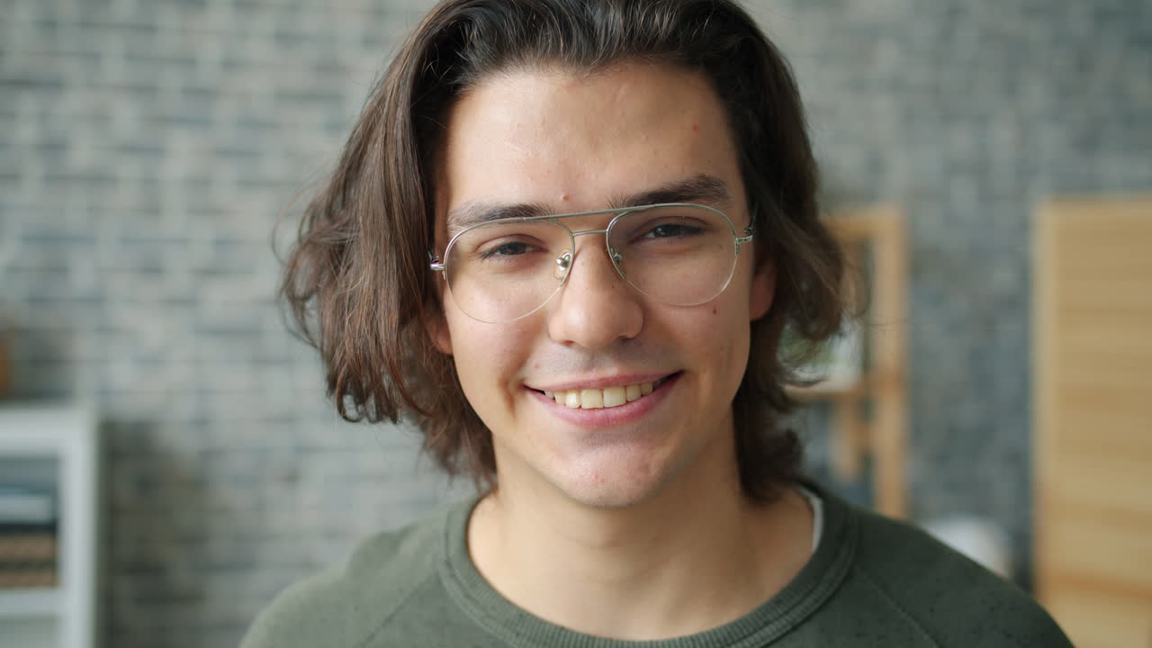 Retrato de un hombre sonriente