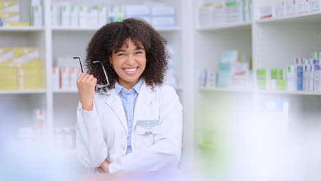 A-friendly-female-pharmacist-with-a-bright-smile