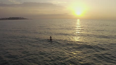 antena 4k - hombre paddle surf stand up