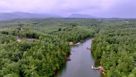 Vista-Aérea-Del-Lago-James-Con-Table-Rock-Al-Fondo