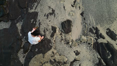 Woman-Picks-up-seashells-at-Diamondhead-tidepools-in-South-Oahu