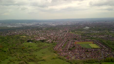 Flyover-of-Belfast-City-from-the-perspective-of-Cavehill