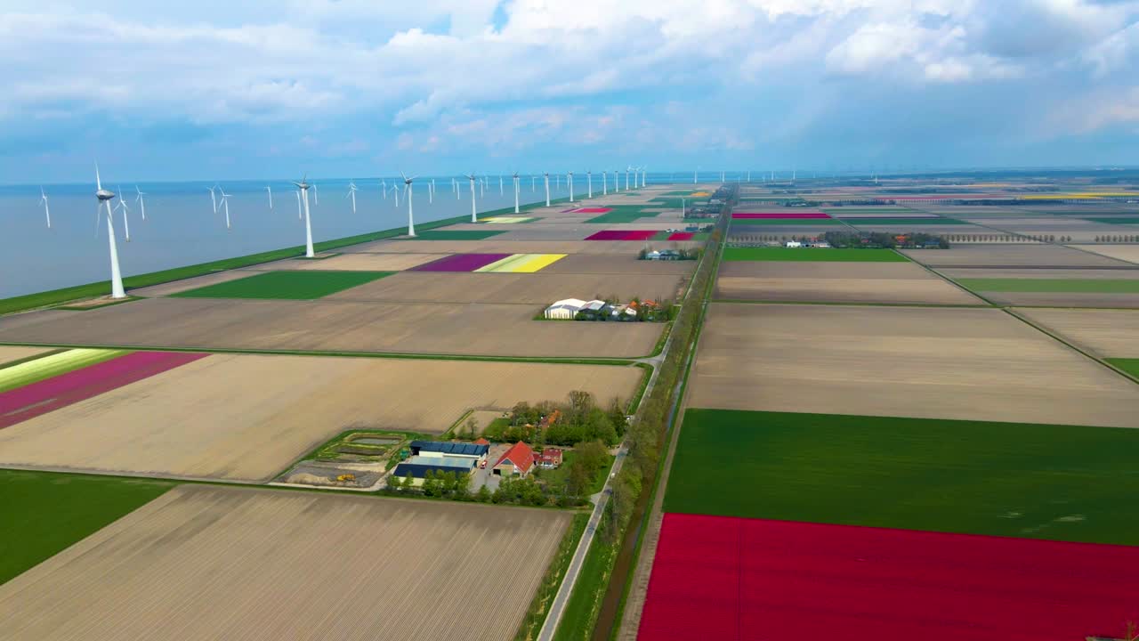 거대한 풍차 터빈, 바다에 있는 해상 풍차 농장, 웨스터메어 풍차 공원, 아름다운 밝은 날에 바다에서 고립된 풍차, 네덜란드, 플레볼랜드, 노르도오스트폴더