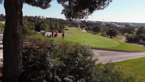 Spieler-Auf-Einem-Wohngolfplatz