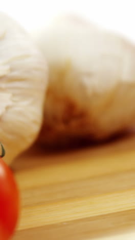 pimienta roja, ajo y tomates cereza