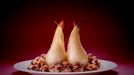 delicioso postre de peras flameantes dulces