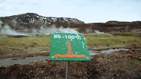 temperature sign by icelandic geyser