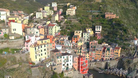 Vuela-Por-Encima-De-Los-Paisajes-Icónicos-De-Cinque-Terre-Con-Estas-Fascinantes-Tomas-De-Drones.