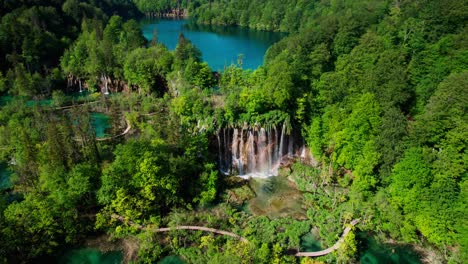 lagos de plitvice croacia, parque nacionalni &#39;plitvička jezera&#39;, vista aérea de la cascada