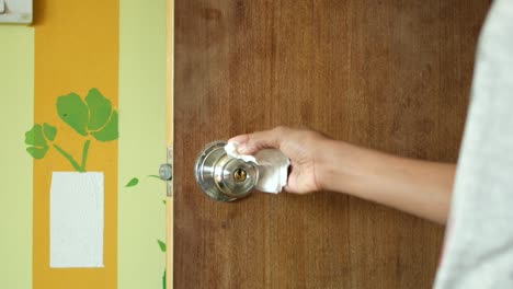 Cleaning-door-knob-with-tissue-close-up