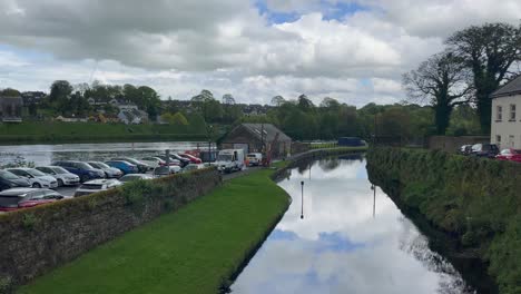 Alter-Kanal-Am-Flussufer-Am-Fluss-Shannon-In-Killaloe,-Irland