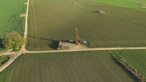 Industrieller-Bohrwagen-Auf-Bergbaumission,-Umgekehrte-Dolly-Auslegerneigung