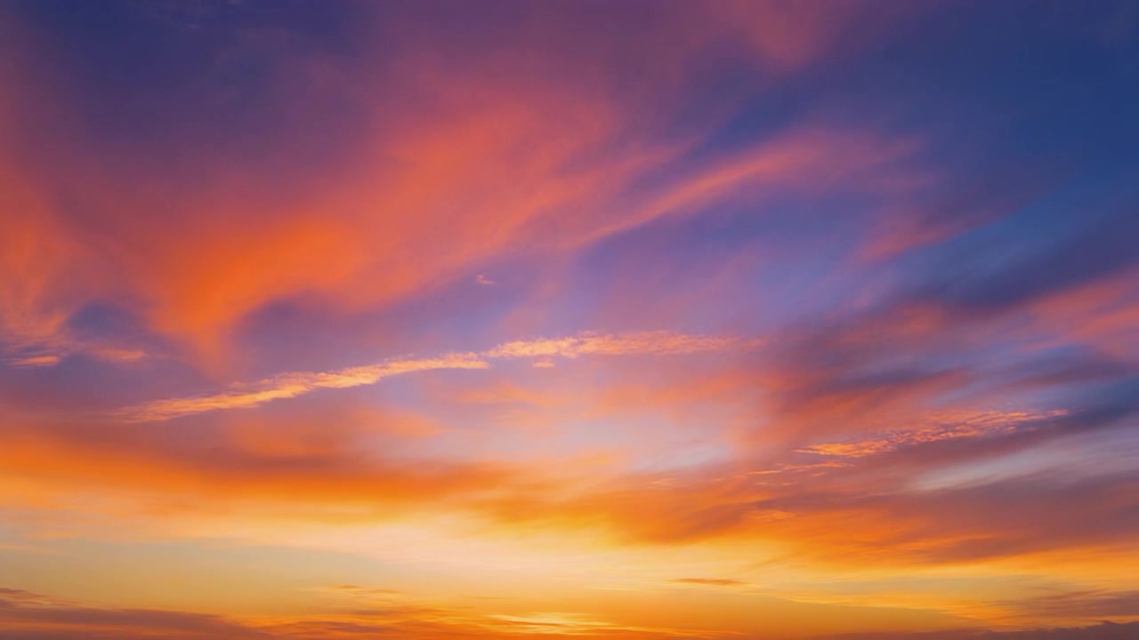 Vibrant Sunset Sky with Wispy Clouds