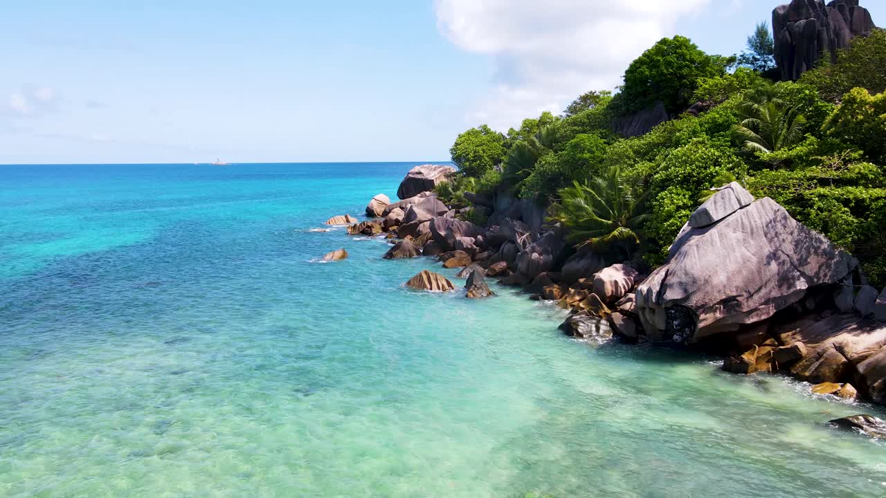 Rocce di La Digue, Seychelles - Drone Aereo 11.mp4