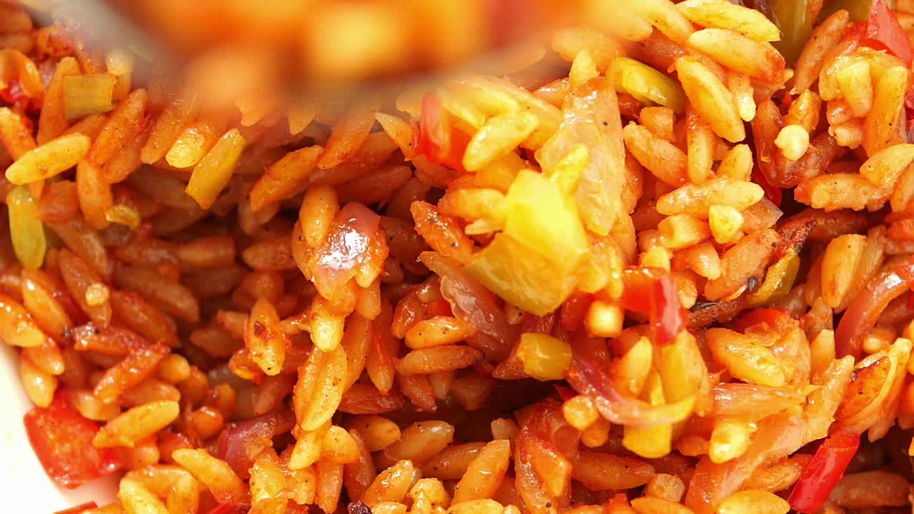 Primo piano di riso Jollof