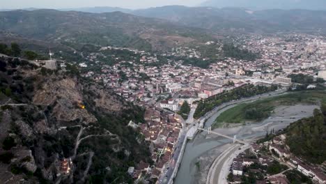 vista de dron de berat en albania
