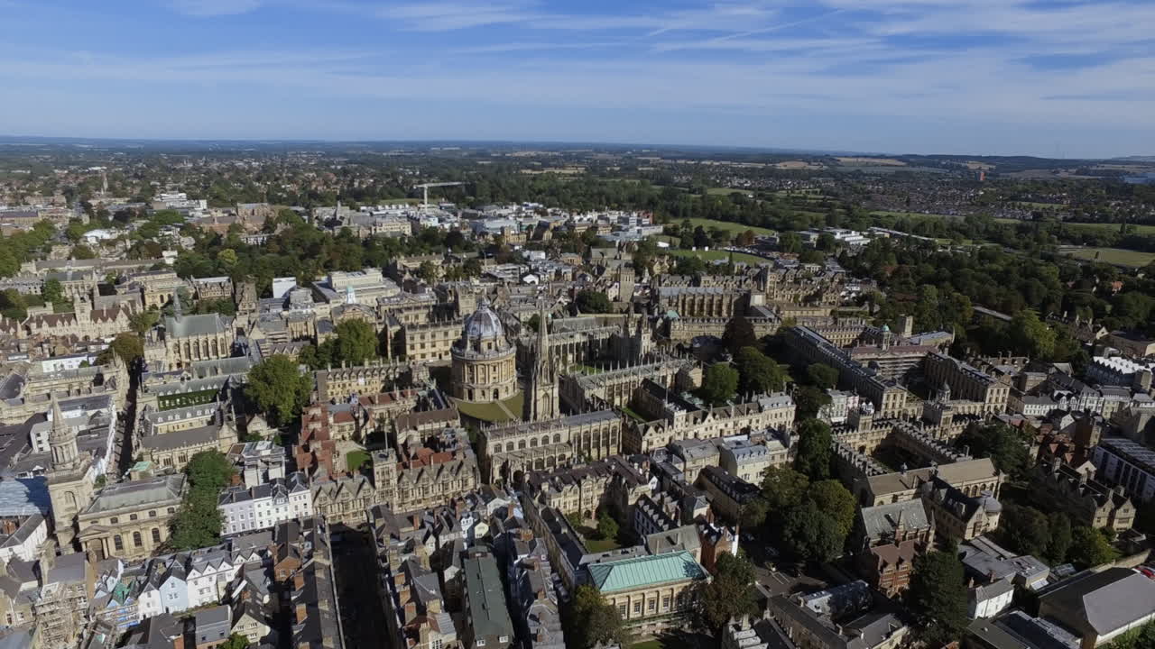 Drone flight over Oxford | city views