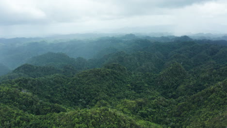 Las-Lluvias-Y-Las-Nubes-Cubren-Las-Densas-Cimas-De-Las-Montañas-De-La-Selva-En-El-Desierto-De-Puerto-Rico