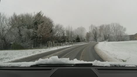 Conduciendo-En-Un-Día-De-Invierno-Por-La-Maravillosa-Carretera-Invernal-Italiana-Después-De-Una-Fuerte-Nevada-En-Diciembre