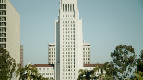 los angeles city hall with fountain and palm trees