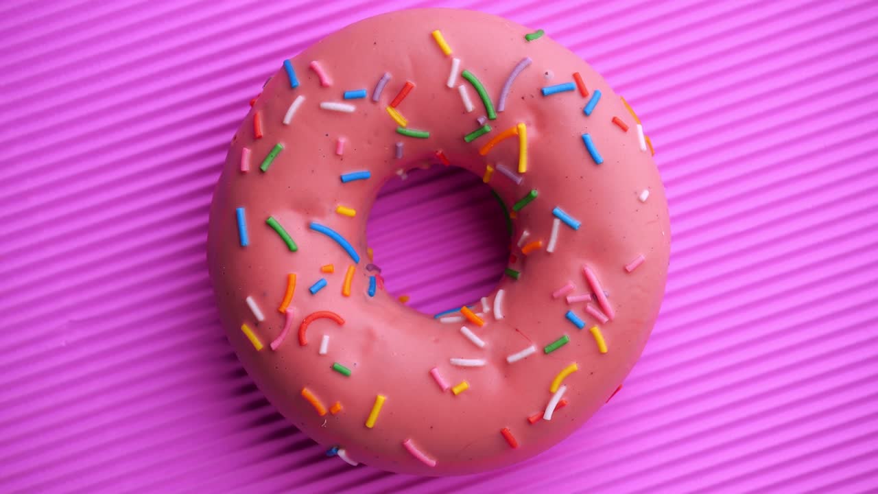 Donut glaceado em close-up.