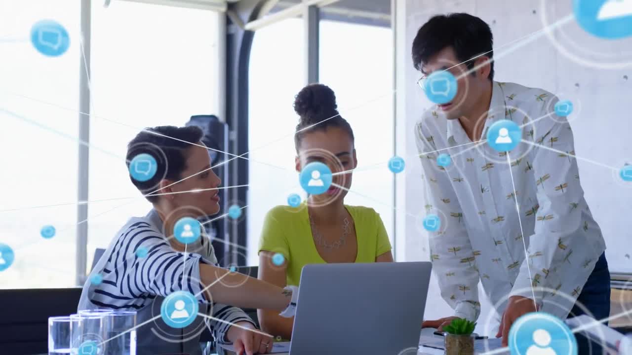 다양한 동료들이 사무실에서 함께 토론하는 디지털 아이콘 네트워크의 애니메이션