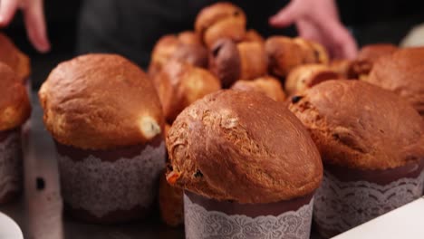 la preparación de panes de pascua