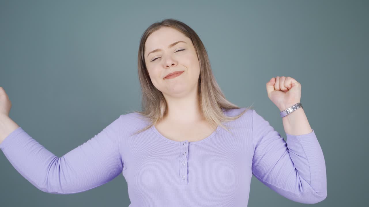 Sleepy young woman yawns.