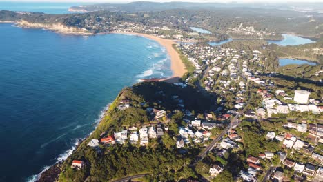 toma aérea de drones de los suburbios de la playa de avoca norte en la costa central turismo costa central nsw australia 3840x2160 4k