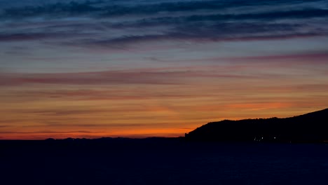 Timelapse-De-La-Puesta-De-Sol-Sobre-La-Ciudad-De-Sanremo-Y-Francia-En-Segundo-Plano