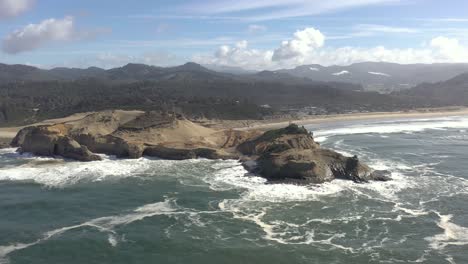 Cape-Kiwanda-in-Pacific-City,-Oregon-Coast