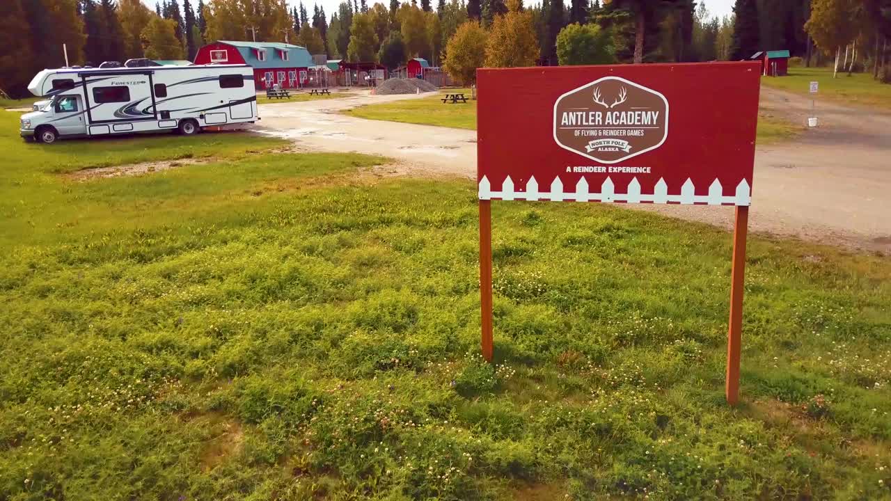 4k видео с беспилотника в академии антлер в северном полюсе, алакса летом