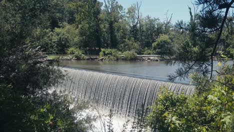 Spiil-way-and-dam-across-the-Haw-River-in-Burlington,-NC-ona-hot-summer-day